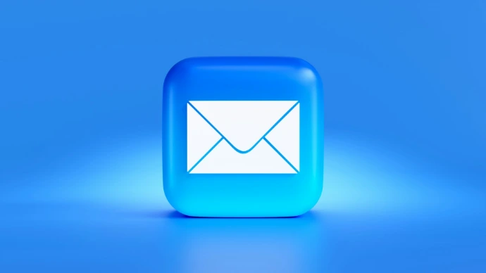 un bouton bleu avec une enveloppe blanche dessus
