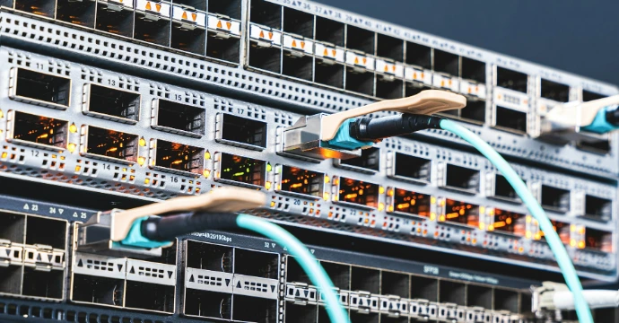 glasvezelkabels aangesloten op sfp-connectoren