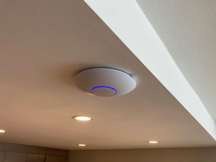 WiFi antenne aanplafond